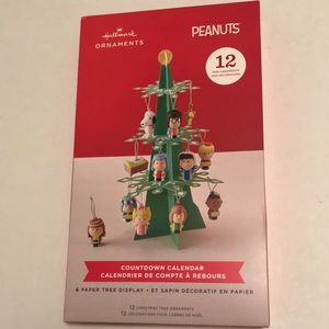 Hallmark PEANUTS Countdown Calendar Tree and 12 Mini-ornament Display NEW